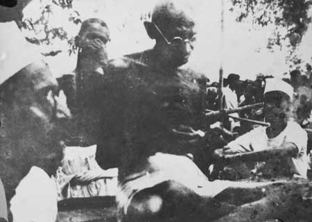 Photograph of Gandhiji at a Meeting near Jajpur.jpg